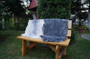 Peaux de mouton - Gotland - fluffy-gotland-sheepskin-outside
