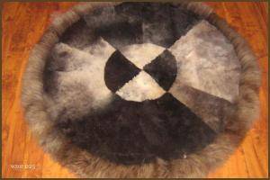Peaux de mouton - Tapis ronds - pleasing-round-carpets-sheepskin-adam-leather