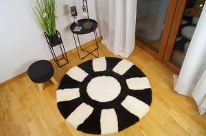 Peaux de mouton - Tapis ronds - superb-round-carpets-sheepskin-adam-leather