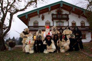 Peaux de mouton - Peau de mouton à poils longs pour costume de Krampus - krampusweissbach