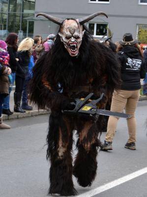 Peaux de mouton - Peau de mouton à poils longs pour costume de Krampus - modernerkrampuskrnten3