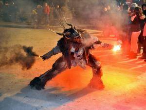 Peaux de mouton - Peau de mouton à poils longs pour costume de Krampus - poertschachkrampuslaufwoertherseeauen291120138361