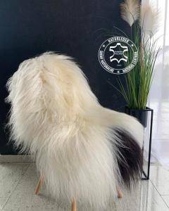 Peaux de mouton - Le premier jour du printemps, notre entreprise Adam-Leather a été bondée à cause de nos manteaux en peau de mouton islandais