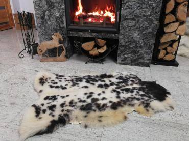 Peaux de mouton - Peaux de mouton au coin du feu