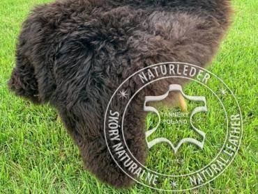 Peaux de mouton - Peau de mouton marron - une décoration qui dégage un sentiment de terre et de fiabilité.